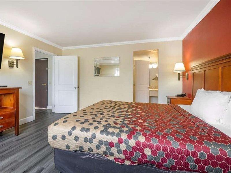 Econo Lodge מורנו ואלי מראה חיצוני תמונה
