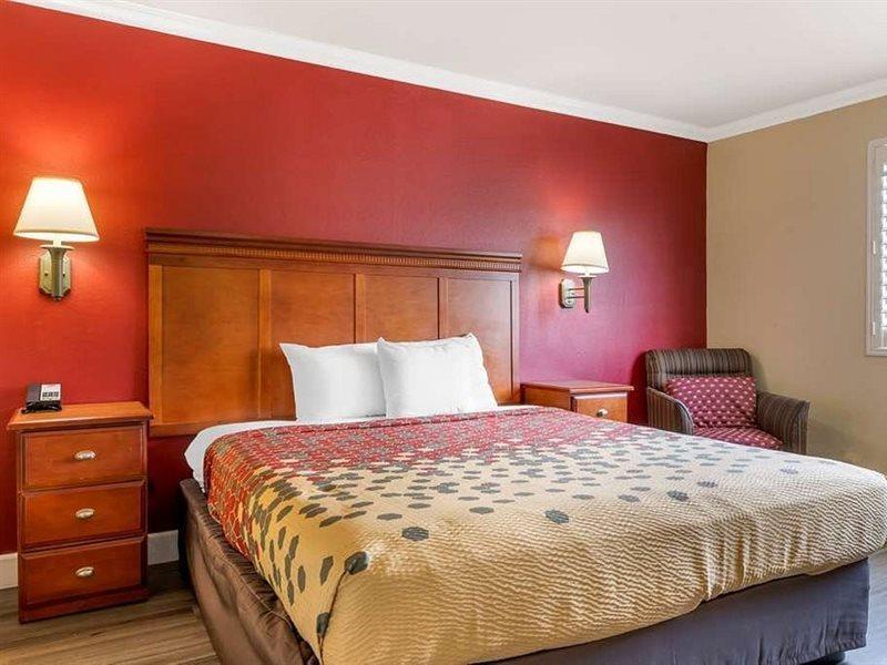 Econo Lodge מורנו ואלי מראה חיצוני תמונה