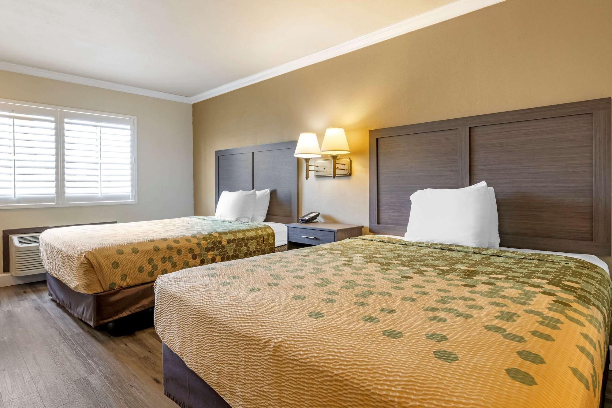 Econo Lodge מורנו ואלי מראה חיצוני תמונה