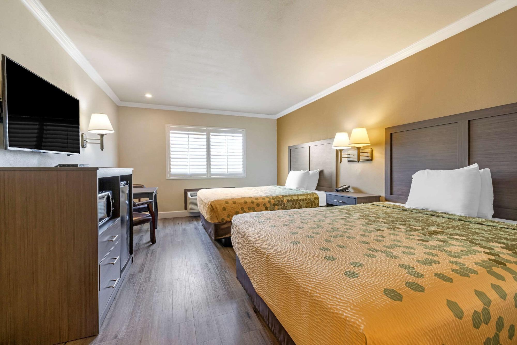 Econo Lodge מורנו ואלי מראה חיצוני תמונה