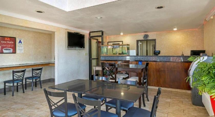Econo Lodge מורנו ואלי מראה חיצוני תמונה