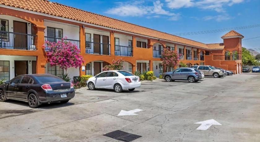 Econo Lodge מורנו ואלי מראה חיצוני תמונה