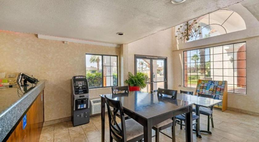 Econo Lodge מורנו ואלי מראה חיצוני תמונה