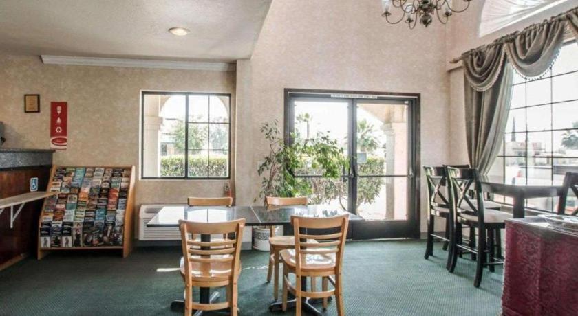 Econo Lodge מורנו ואלי מראה חיצוני תמונה