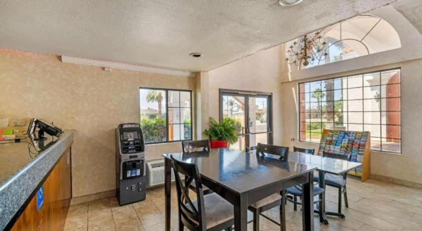 Econo Lodge מורנו ואלי מראה חיצוני תמונה